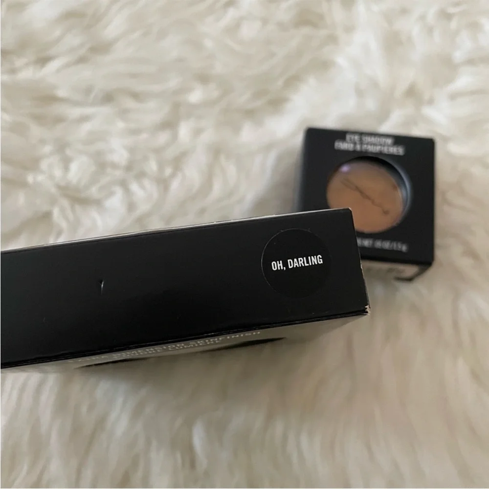 MAC Cosmetics Extra Dimension Skinfinish and Eye Shadow - Gold and Brown - Picture 2 of 3